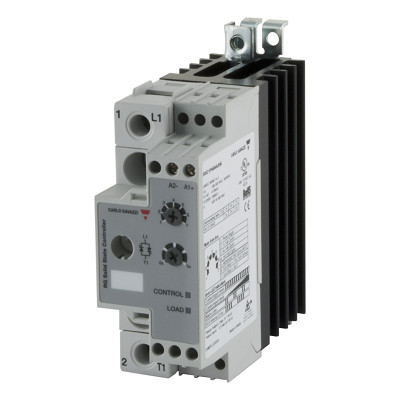 Carlo Gavazzi 1-polet analog-styret solid-state-relæ med gråt hus, justeringsknapper og sorte køleribber.