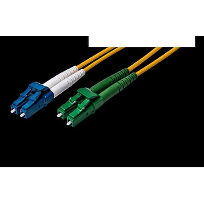 Fiberoptisk patchkabel med gule duplexkabler og grønne samt blå LC-konnektorer på sort baggrund.