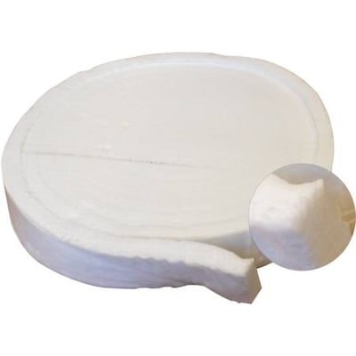 Scandi Supply FireFree® keramisk uld 25x25x7320 mm, en rullet keramikfiber på hvid baggrund med et lille cirkulært indsat billede af fibrenes tekstur.