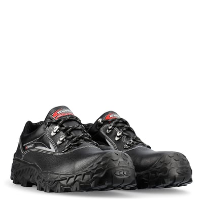 Sika Footwear Cofra New Celtic 7601 sikkerhedssko i sort læder med snørebånd og kraftig ydersål, vist på hvid baggrund.