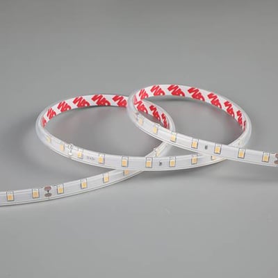 Ansell Lighting E-Cell Eco LED strip på 5 meter, 8 mm bred, med synlig 3M tape bagpå og lysdioder.