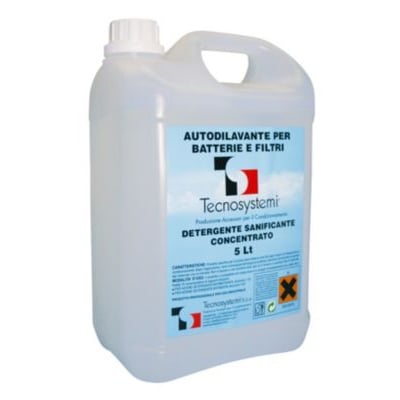 En 5-liters dunk med Tecnosystemi selvvaskende rengøringsmiddel til køle- og klimaanlæg, med italiensk tekst på etiketten.