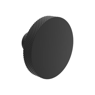 Sort Svedbergs L1-knop set skråt forfra med rund, glat front og rillet, mønstret kant.