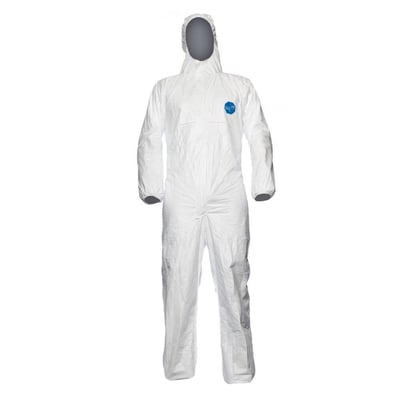 Hvid DuPont Tyvek 500 Xpert CHF5 beskyttelsesdragt i størrelse XL med 3-delt hætte og elastik ved håndled og ankler.