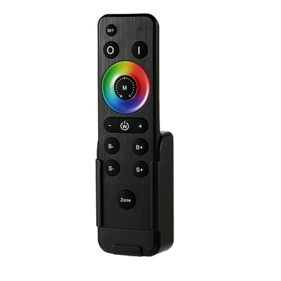 Sorte RF fjernbetjening til 4-zoners RGB belysning med farvering, knapper for tænd/sluk, lysstyrke og hastighed på hvid baggrund.