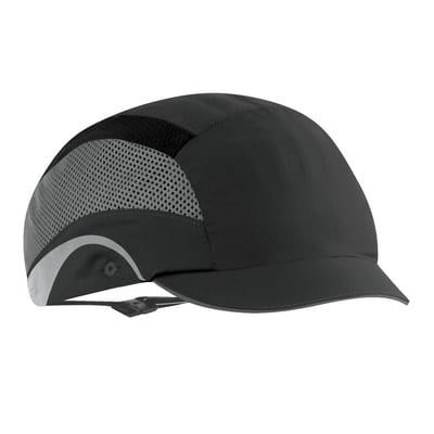 Sort JSP Aerolite bump cap med meshpaneler og refleksstriber, justerbar i størrelse 53-64 cm.