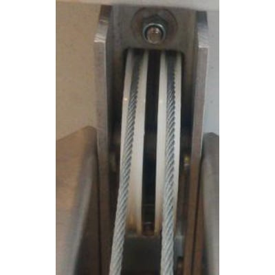 Zarges wirehjul på 80 mm til fjederbundsvogn W161 med metalbeslag og wirer gennem hjulet.