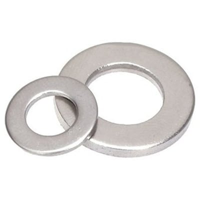 S+P Skive M8, 8,4x16x1,6 mm i A2 rustfrit stål, DIN 125 form A, vist med to størrelser for sammenligning på neutral baggrund.