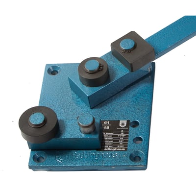 Peddinghaus betonjernsbukker No. 61 i blå metal med lang arm og runde bukkeruller, til armeringsjern op til Ø18 mm.