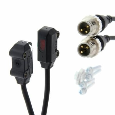 Omron fotocellesensor E3T-ST13-M5J med 0.3 meter kabel, sidejusteret lys, PNP og M8 stik, inkluderer monteringsskruer.