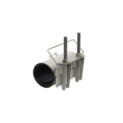 AVK bandagemuffe model 748/21 til 70-77 mm rør, med sort indvendig pakning og to spændebolte.