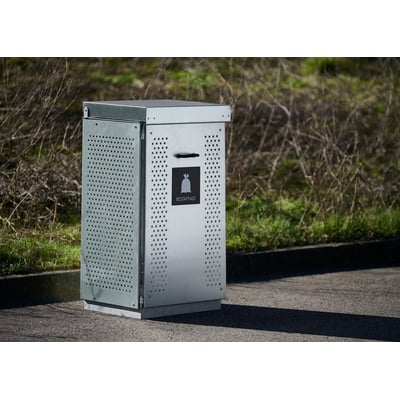 M Stabil skraldespand i perforeret metal med 100 liters kapacitet og topindkast placeret udendørs på asfalt.