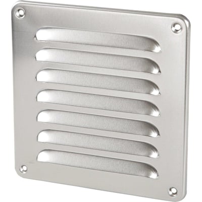 Fresh metalrist i aluminium med målene 155 x 155 mm, vist med en skrå vinkel, der fremhæver ribberne og skruehullerne.