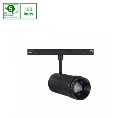 System Shift Spot Zoom M 12W i sort med 5 års garanti og 100 lm/W. Spotten har justerbar spredningsvinkel og monteres på en skinne.