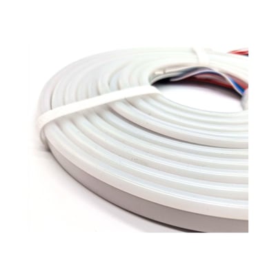 Detalje af den hvide LEDlife RGBIC Neon Flex strip, der viser den ensartede silikonestruktur og dimensionerne.