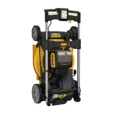 DeWalt 18V XR plæneklipper DCMWP134N-XJ klappet sammen for nem opbevaring, viser et kompakt design med sorte og gule detaljer.