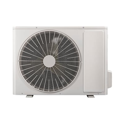 Lysegrå GREE COSMO 24K-udedel set forfra med stor rund ventilatorrist og kabinet på fødder.