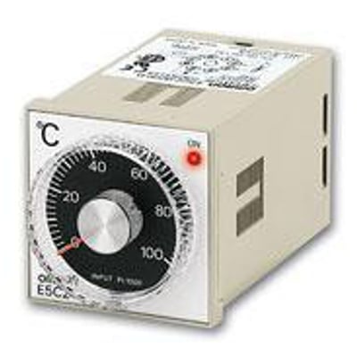 Omron E5C2-R20J temperaturregulator med drejeknap og on/off indikator, måler 0-300 grader.