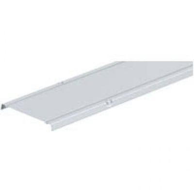 Legrand CPF 150-RS gitterbakkelåg i rustfri stål 316, 150x2000mm, vist med en let vinkel på en neutral baggrund.