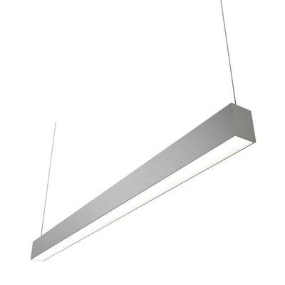 Ansell Lighting Vasco linjearmatur i aluminium med opalhvid diffuser, ophængt med tynde kabler på hvid baggrund.