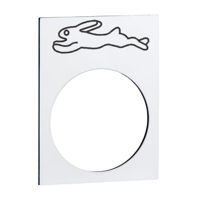 Schneider Electric Harmony symbolskilt i hvid plast, 30x40 mm, med sort løbende kanin over et rundt hul.
