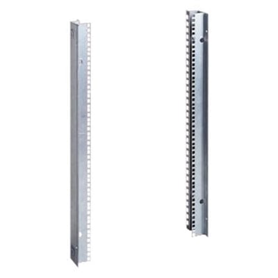 Schneider Electric 19-tommer 12U rammejern fremstillet i metal, med monteringshuller og en smal profil.