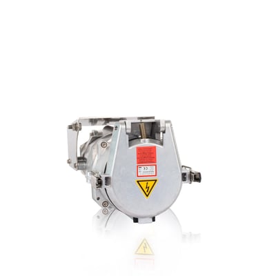 Robust CEE vægudtag i sølvgrå metal med et 600A mærkat og advarsel om høj spænding.