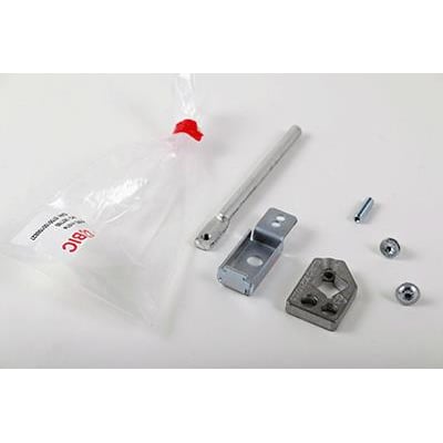 Komplet Cubic Interlock på 1 meter med metalstang, beslag og løse monteringsdele ved siden af emballagen.