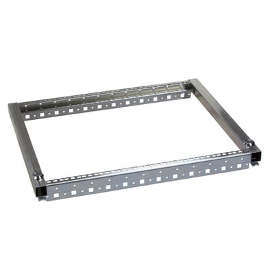 Schneider Electric svingramme til 19'' rack, 12U, fremstillet af metal med perforerede monteringsskinner på hvid baggrund.