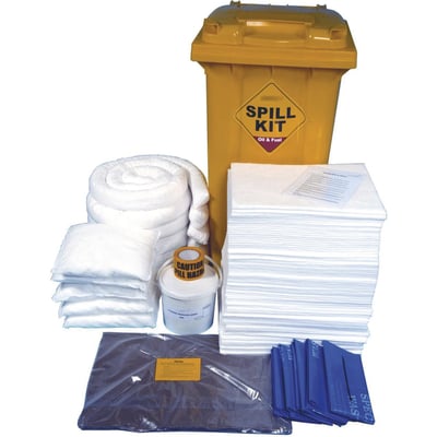 Komplet universelt spild kit i gul plastspand med hjul, indeholdende hvide absorberende socks, måtter, puder, en drainblocker, affaldsposer og advarselstape.