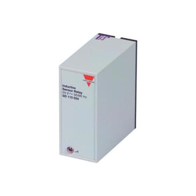 Carlo Gavazzi induktiv aftaster EI1805I020; den grå, rektangulære enhed har teksten »Inductive Sensor Relay« på fronten.