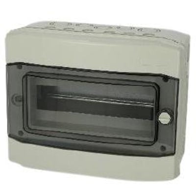 Fibox MCE65 18M gruppeafdækning med IP65-klassificering, fremstillet af vejrbestandig termoplast og klar til DIN-skinne montering.