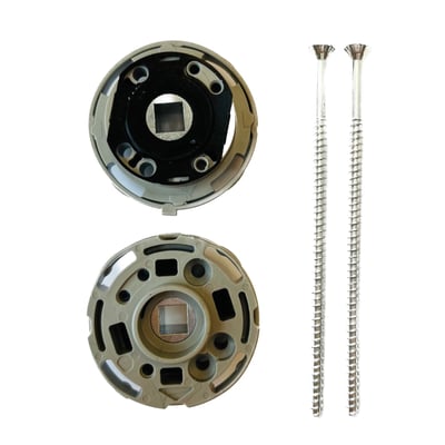 Originale Hoppe underdele til dørhåndtag, visende to grå plastdele og to lange metal skruer på hvid baggrund.