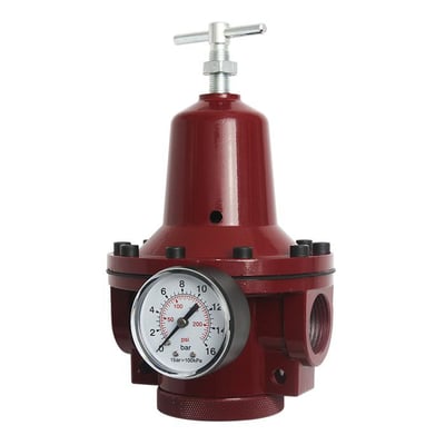 FLAIR M350/2 1" reduktionsventil i mørkerød med et 50 mm manometer, der viser tryk i bar og lbs, på hvid baggrund.
