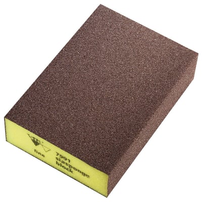 Tyrolit 7991 håndslibesvamp til træ, lak og plast med brun slibeflade og gul svampeside, 68 x 96 x 26 mm.