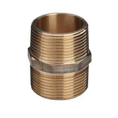 Detalje af Viega 2.1/2" dobbeltnippel, viser det præcise R-gevind og blanke overflade af rødgods.