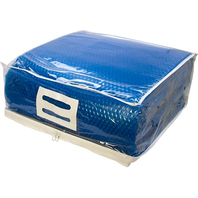 Swim & Fun sommer pool cover i størrelsen 800 x 400 cm, foldet og opbevaret i en gennemsigtig PVC-pose med lynlås.