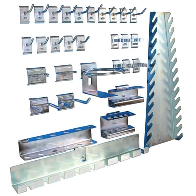 Komplet sæt af 31 Maskinfabrikken Universal OS93 kroge og ophæng til hulplader, fremstillet af metal.