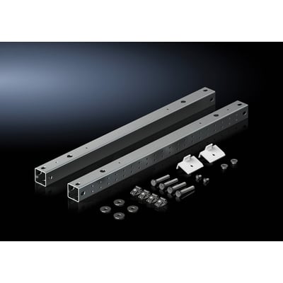 Rittal indbygningssæt til VX gulvskabe med tilbehør som skruer og beslag på en mørk baggrund.