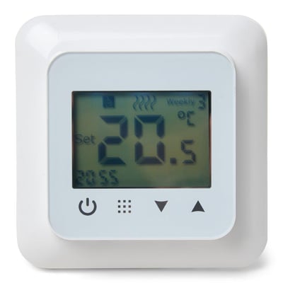 Heatcom HC60 digital termostat i hvid viser 'Set 20.5°C' og 'Weekly', klar til programmering.