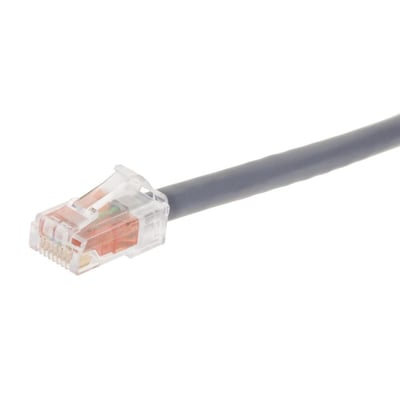 CommScope SYSTIMAX patchkabel Kategori 6 med mørkegrå LSZH-kappe og transparent RJ45-stik.
