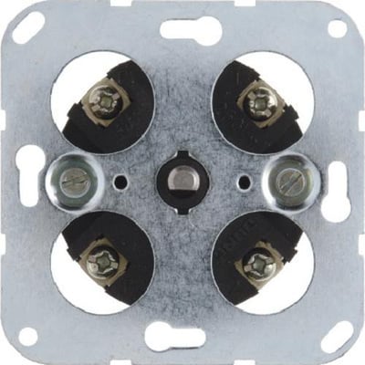 Bagside af Berker 2-polet mekanisk timer, med skrueterminaler og centraljusteringsmekanisme, 250V AC.