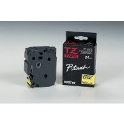 Brother TX 651-tape i sort og gul med 24 mm bredde, vist som kassette ved siden af den tilhørende emballage.