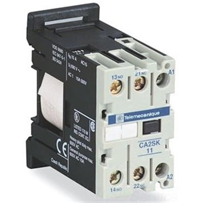 Schneider Electric kontrolrelæ CA3SK med 2 NO kontakter, 24VDC og 10A, vist på neutral baggrund.