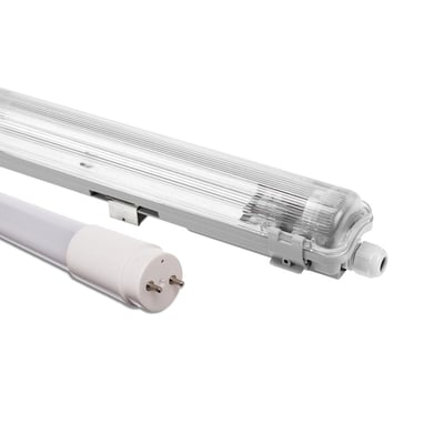 Neutral Limea T8 LED enkeltarmatur med klart beskyttelsesdæksel og separat 24 W LED-rør, set skråt fra enden.