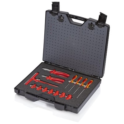 KNIPEX standardkuffert lukket ned til bunden, med en klar oversigt over det organiserede skumindlæg og de synlige værktøjer.