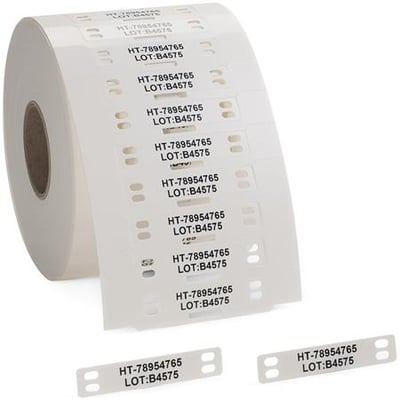 HellermannTyton TAGPU kabelmærker på rulle, 12x60 mm i hvid polyuretan, med teksten HT-78954765 LOT:B4575 trykt.