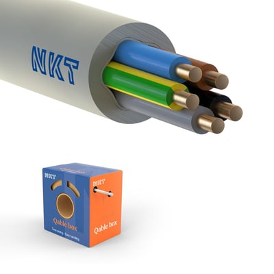 Oversigt over NKT 5G2,5 mm² installationskabel, der viser de fem individuelle farvekodede ledere inde i et gråt halogenfrit ydre lag, samt QABLE BOX emballagen.