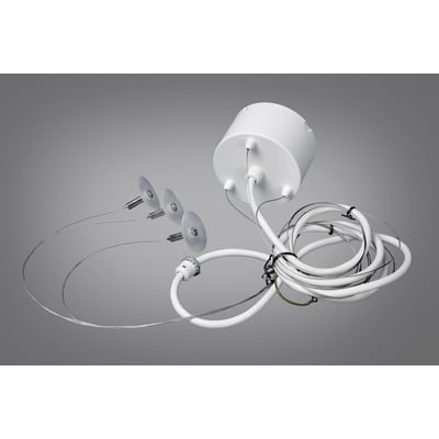 Nanna 5-polet pendelkit i hvid plast med fem wirehængere og tilhørende kabler samlet med strips.