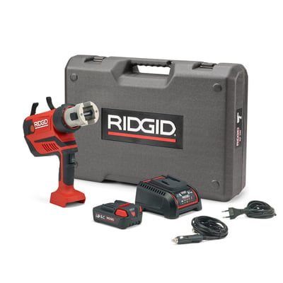 Komplet sæt af Ridgid RP350 pistolgreb akku pressmaskine med 18V 2,5Ah batteri, oplader og transportkuffert.